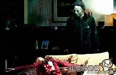 迈克尔迈尔斯摘下面具的样子